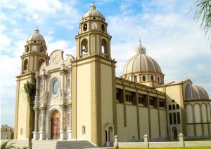 Catedral de Chimbote en Perú, la ciudad del grupo musical Los Pasteles Verdes.