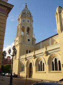Iglesia de San Francisco de Asís en la ciudad de Panamá, la capital del país del grupo musical Los Excelentes.