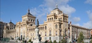 La Academia de Caballería en Valladolid, la ciudad natal del cantante Manolo de Vega.
