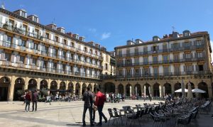 Plaza de la Constitución en San Sebastián, el lugar de nacimiento del grupo musical Los Xey.