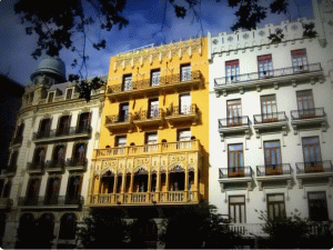 Bonitos edificios de la ciudad española de Valencia, donde trabajó la cantante Carmen Morell.