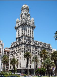 El Palacio Salvo de Montevideo en Uruguay