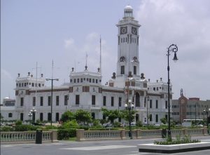 Faro Venustiano Carranza en el malecón de la ciudad de Veracruz.