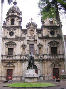 Iglesia de San Ignacio en Medellín, en una imagen usada para ilustrar la letra de una canción del grupo colombiano Los Médicos.