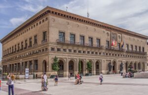 Ayuntamiento de Zaragoza en una imagen usada para ilustrar la jota En Zaragoza un cañón.