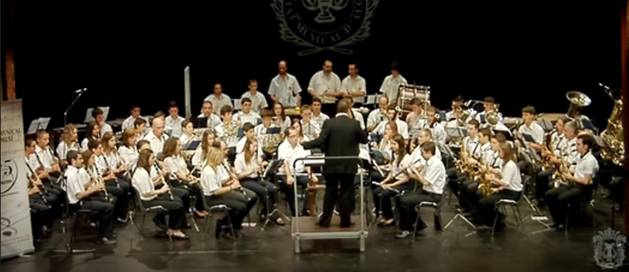 La Societat Musical d'Algemesí en una imagen usada para ilustrar su interpretación de la canción Por la puerta de Alcalá.