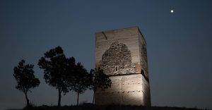 La Torre de la Torrecilla de Lorca, en la provincia de Murcia, en una imagen usada para ilustrar la letra de la canción Sierra de Luna.