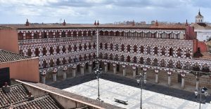 Plaza Alta y Casas Pintadas de Badajoz, la capital de la provincia del grupo musical Alborada Flamenca.