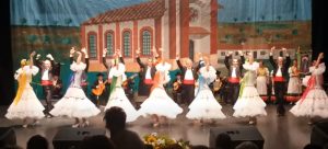 Agrupación Folklórica Alcazaba de Almería bailando una farruca.
