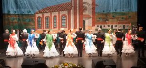 Agrupación Folklórica Alcazaba de Almería bailando Fandangos.