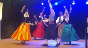 Bailarines de la Escola de Música i Danses de Mallorca.