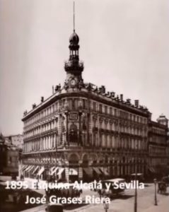 Antigua imagen de la esquina de las calles de Madrid Alcalá y Sevilla, en una imagen usada para ilustrar la letra de la canción Jota de los estudiantes.