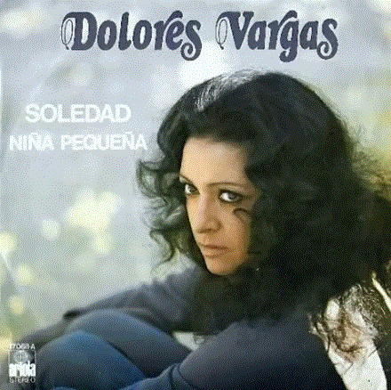 Imagen de la cantante Dolores Vargas usada para ilustrar la letra de su canción Macarrones caldosos.