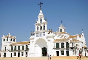 Ermita del Rocío en Huelva, en una imagen usada para ilustrar la letra de una canción de Los Marismeños.