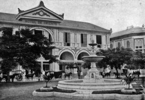 Hotel de Oriente y plaza Calderón de la Barca de Manila.