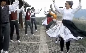 Imagen de videoclip de la banda de música folk vasca Korrontzi