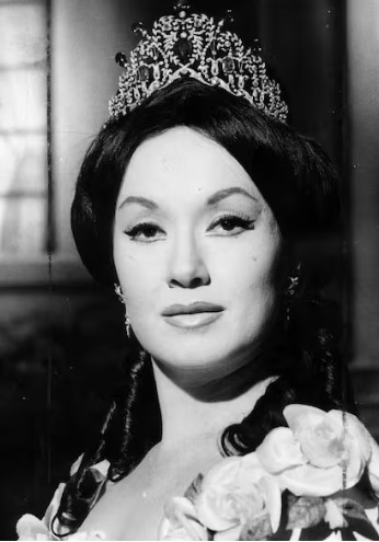 La cantante y actriz argentina Lolita Torres en una imagen usada para ilustrar la letra de las canciones tituladas La charra de Salamanca, Valencia de mis amores y Chulona.
