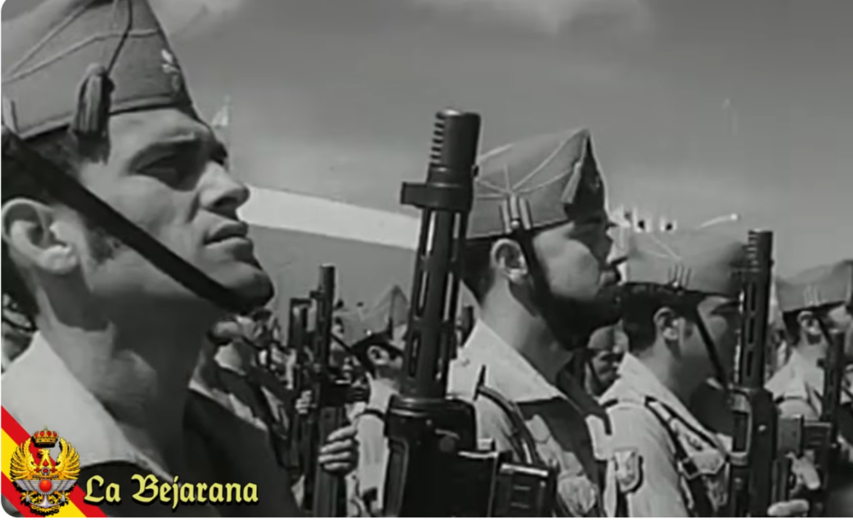 Legionarios españoles en formación en imagen de acompañamiento en Youtube del pasodoble-marcha titulado La bejarana.