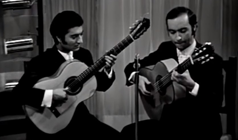 Los guitarristas españoles Emilio Diego y Pepín Salazar tocando para la bailaora Cristina Hoyos y el bailaor Antonio Gades.