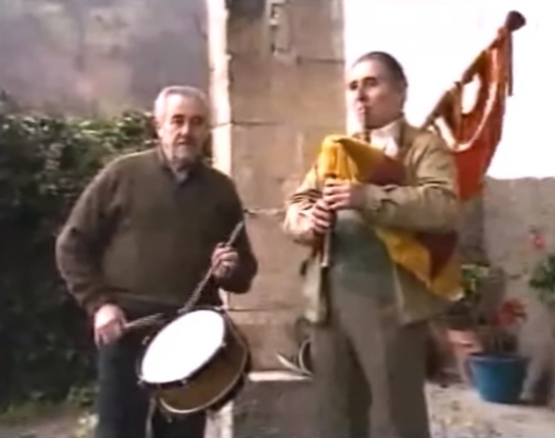 Gaita asturiana tocada por Pancho Galán acompañado de su hermano el tamborilero Secundino Galán.