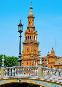 Torre en la Plaza de España de Sevilla.