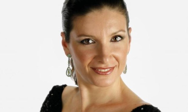 La cantante Rocío Alba en una imagen usada para ilustrar la letra de la canción La jota de mi balcón.