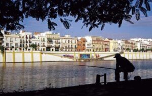 Calle Betis en el sevillano barrio de Triana.
