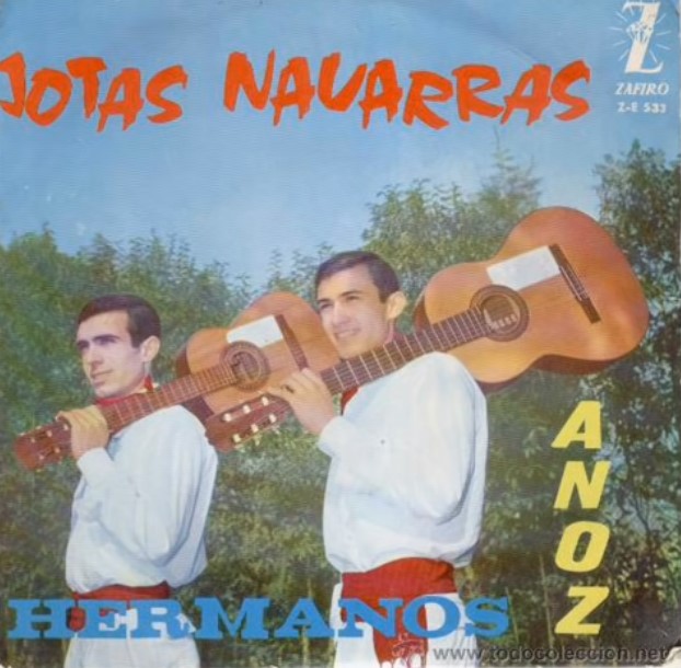 El dúo de cantantes navarro Hermanos Anoz.