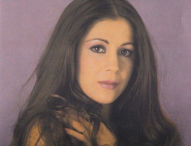 La cantante española Isabel Pantoja en una imagen usada para ilustrar la letra de su canción Un rojo, rojo clavel.