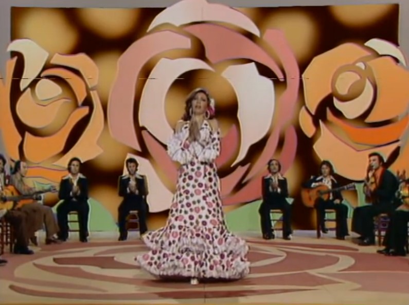 La cantante española Rocío Jurado cantanto Alegrías de la Macarrona.