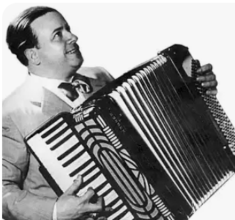 El músico argentino Feliciano Brunelli con su acordeón.