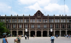 Palacio de Gobierno de la ciudad mejicna de Cuernavaca, la ciudad natal de la cantante de Te quitaré el tacón (Zemmoa).