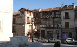 Rincón de la Plaza Mayor de Cuéllar, en la provincia de Segovia, en imagen usada para ilustrar la canción Dónde estarán nuestros mozos, de la zarzuela La del Soto del Parral.