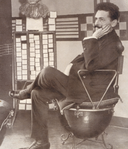 El compositor musical español José Serrano, autor de la romanza Canción veneciana, de la zarzuela El carro del sol.