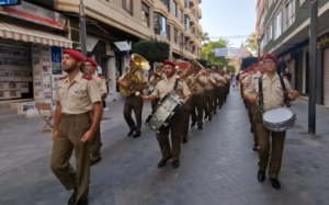 Pasacalles por las calles de Torrevieja interpretado por la Unidad Musical del Cuartel General Terrestre de Alta Disponibilidad de Valencia