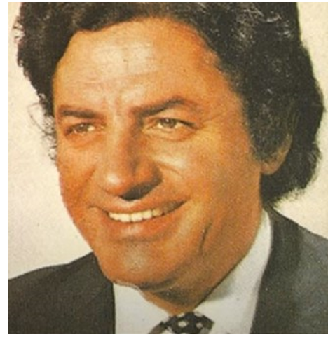 Imagen del cantante Antonio Molina usada para ilustrar la letra de su canción El Cristo de los faroles.