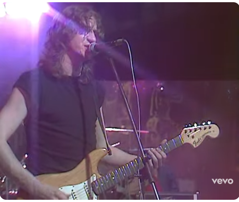 El guitarrista y cantante español de rock duro Rosendo.
