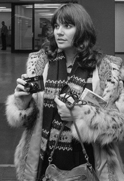 La cantante estadounidense Linda Ronstadt, intérprete de la canción "Mama Tata", de Miguel Aceves Mejía.