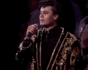 El autor de la letra y la música de la canción titulada Amor eterno, el mejicano Juan Gabriel.