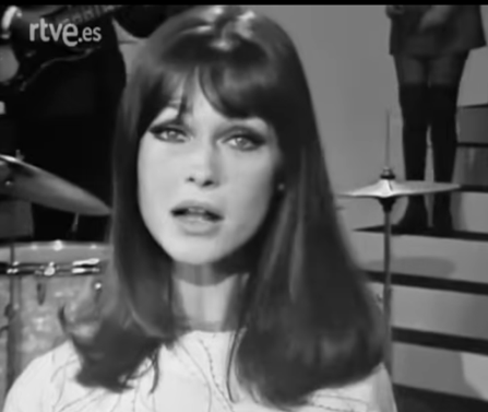 La española Marisol canta Aquel verano.