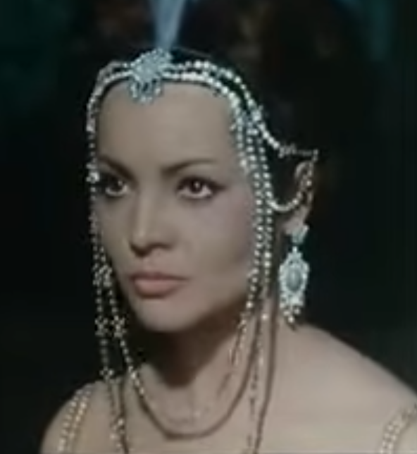 La actriz y cantante Sara Montiel en una escena de la película La reina del Chantecler, escena en la que interpreta el tango titulado Loca.