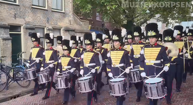 Muziekkorpsen (banda de música) en Katwijk Aan Zee tocando el pasodoble "Pamplona Feria del Toro".